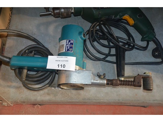 Kleine elektrische schuurder makita baby sander 9030 , elektrische boormachine bosch csb 550 ret - afbeelding 2 van  6