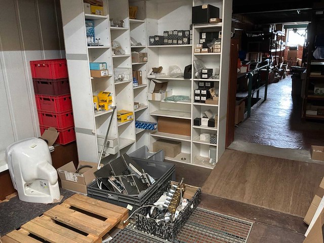 Kleine partij accessoires en installatiemateriaal - afbeelding 1 van  12