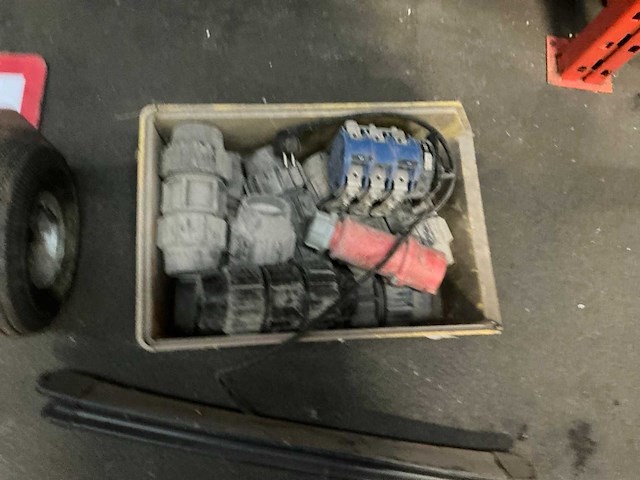 Kleine partij behuizingen - afbeelding 2 van  3