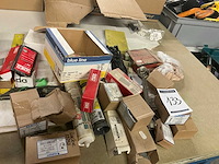 Kleine partij bevestigingsmaterialen - afbeelding 1 van  3