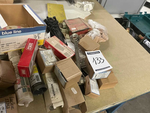 Kleine partij bevestigingsmaterialen - afbeelding 2 van  3