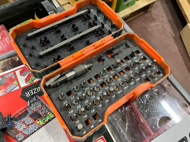 Kleine partij bouw- en bevestigingsmateriaal - afbeelding 6 van  35