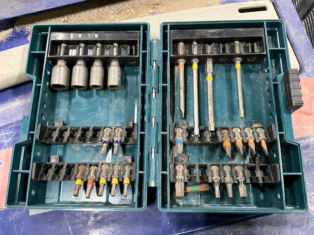 Kleine partij bouw- en bevestigingsmateriaal - afbeelding 4 van  35