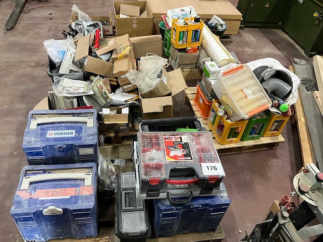 Kleine partij bouw- en bevestigingsmateriaal - afbeelding 1 van  35