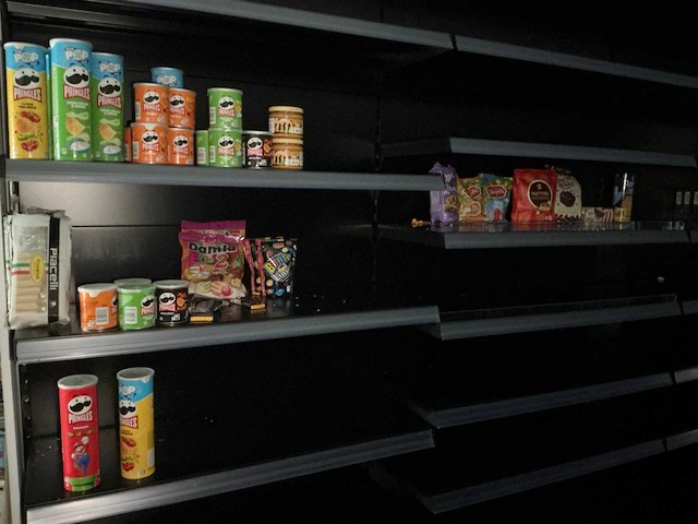 Kleine partij chips en borrelnootjes - afbeelding 1 van  1