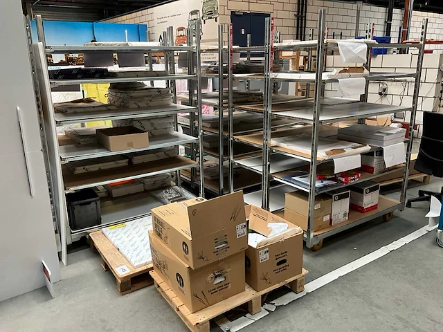 Kleine partij divers printmateriaal - afbeelding 1 van  43