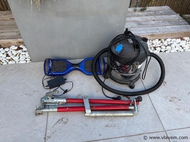 Afkomstig uit gerechtelijk beslag: motorfiets vespa en div. goederen