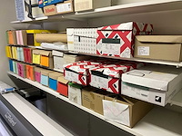 Kleine partij enveloppen en kokers - afbeelding 1 van  11