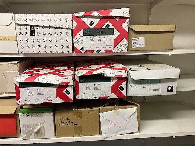 Kleine partij enveloppen en kokers - afbeelding 4 van  11