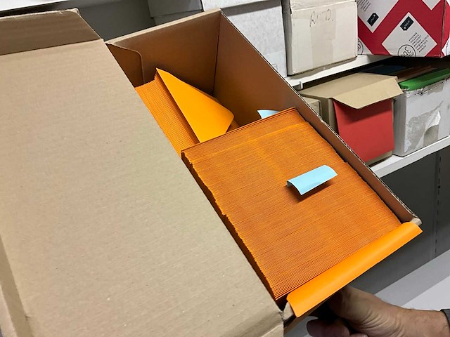 Kleine partij enveloppen en kokers - afbeelding 7 van  11