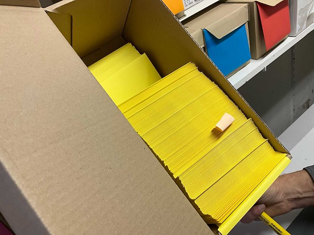 Kleine partij enveloppen en kokers - afbeelding 9 van  11