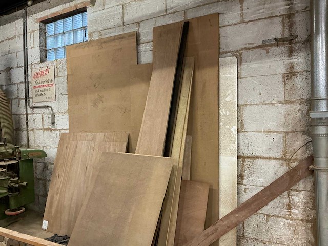 Kleine partij hout - afbeelding 1 van  6