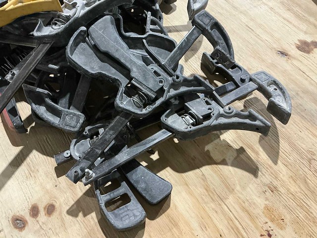 Kleine partij lijmklemmen - afbeelding 1 van  3