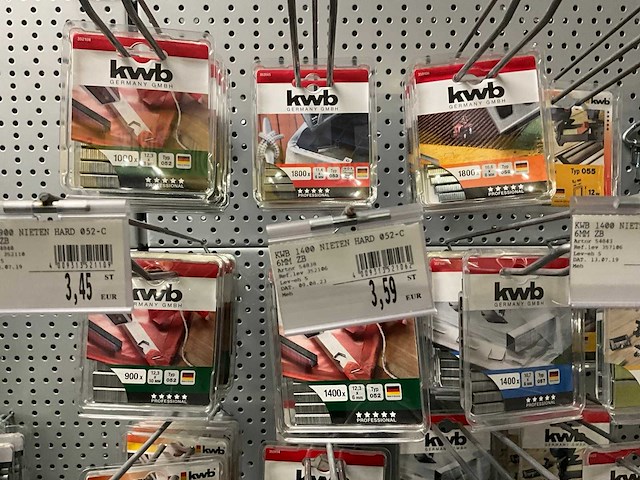 Kleine partij persluchtapparatuur en nieten - afbeelding 3 van  16