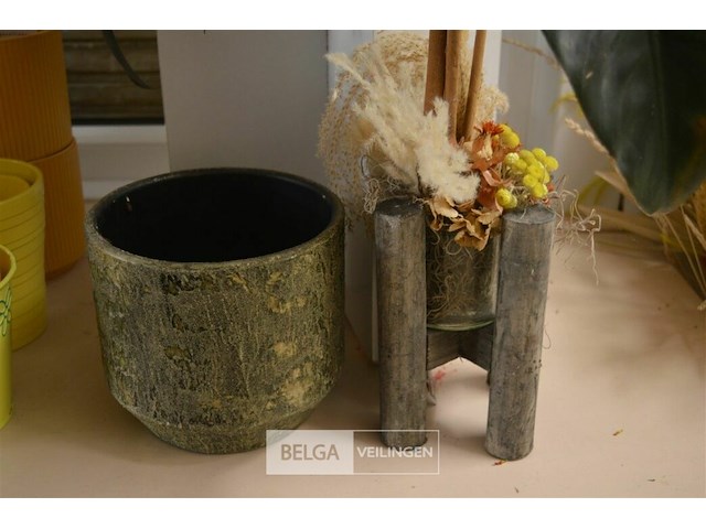 Kleine plantenzuil met plant in pot - afbeelding 3 van  6