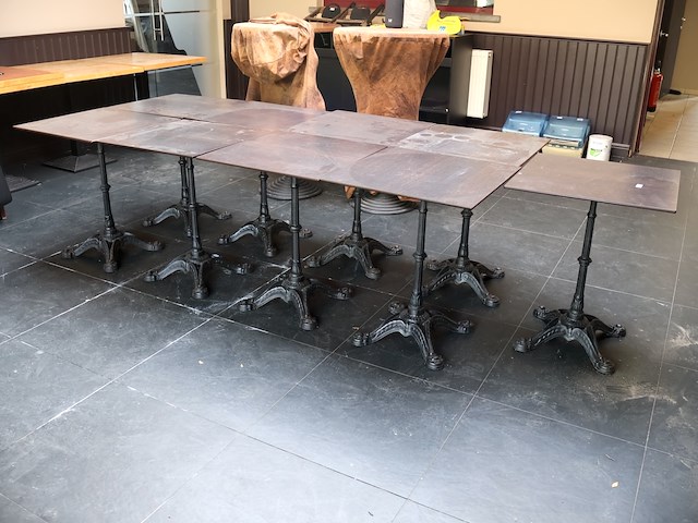 Kleine tafeltjes met gietijzeren poot (x9) - afbeelding 1 van  7