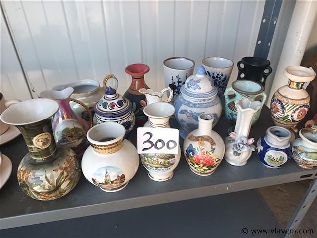 Kleine vaasjes. 18 stuks - afbeelding 1 van  4