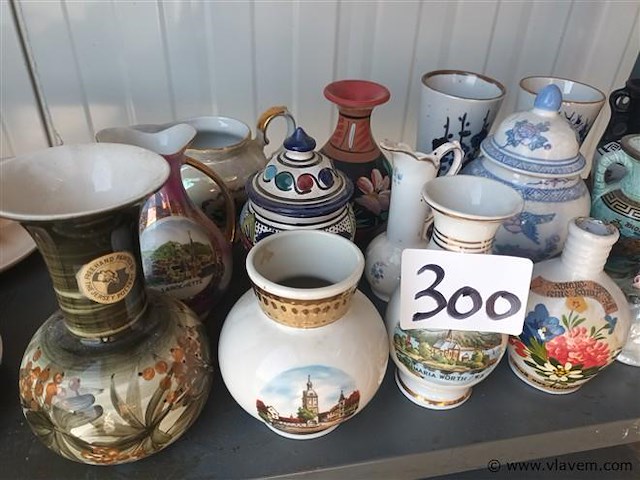 Kleine vaasjes. 18 stuks - afbeelding 2 van  4