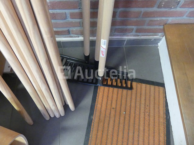 Klemmen, colsons, shlecktape, borstels, enzovoort. - afbeelding 13 van  14