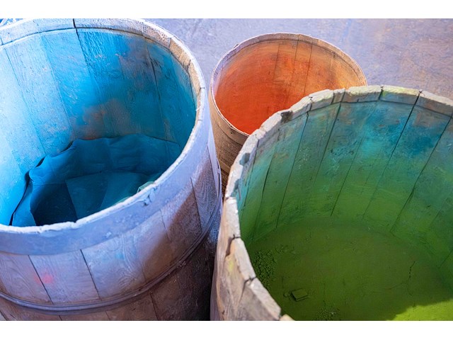 Kleurpigmenten blauw en groen, oranje lege ton - afbeelding 1 van  3
