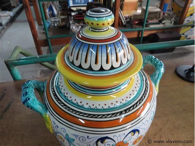 Kleurrijke dekselpot h36cm, italiaans - afbeelding 2 van  4