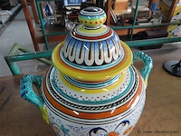 Kleurrijke dekselpot h36cm, italiaans - afbeelding 2 van  4