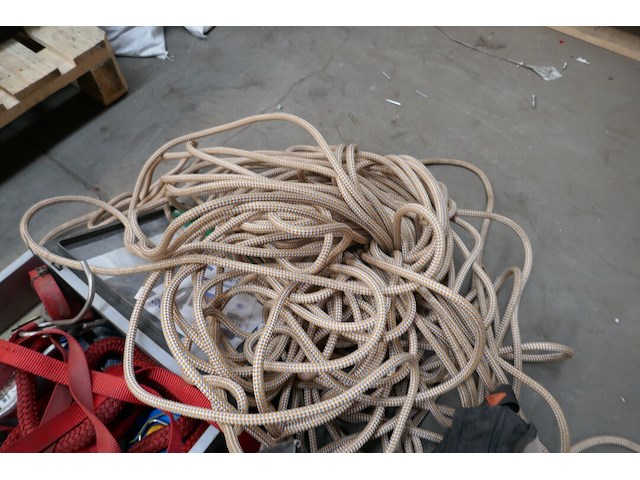 Klimmateriaal + sleepkabel en aanhangersnet - afbeelding 6 van  9