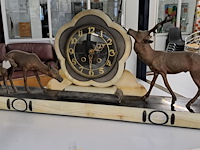 Klok op marmeren voet - afbeelding 1 van  2