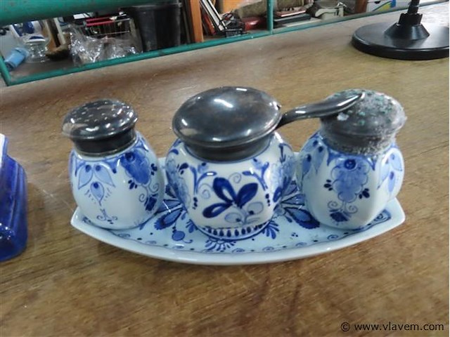 Klokje, boekensteunen en kruidensetje - afbeelding 4 van  5