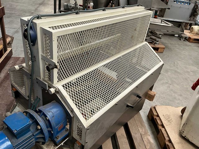 Kloostermans-huwaert beschermkap - afbeelding 10 van  11