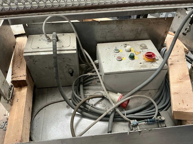 Kloostermans-huwaert beschermkap - afbeelding 11 van  11