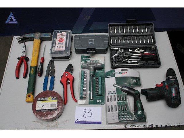 Klopboormachine - bosch - gsr 10,8-2-li set dopsleutels en bitjes - stalco - diverse maten set boorbits - stalco - x13 t-sleutel set - stalco lijmstrippen set kabelscharen slijpschijven - stanley - 125 mm - afbeelding 1 van  2