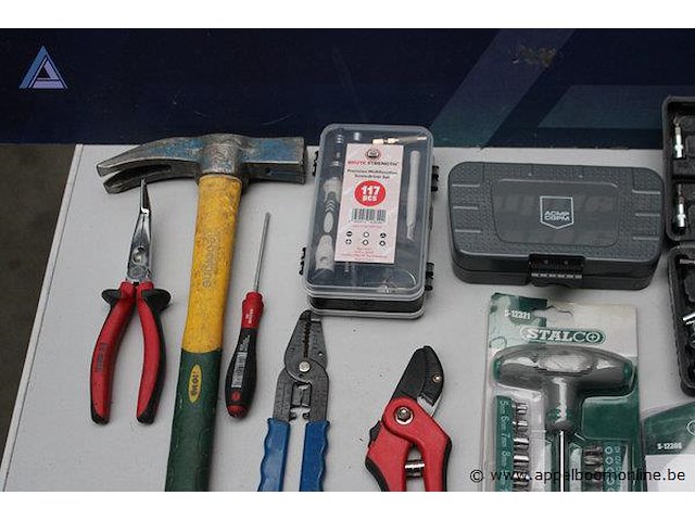 Klopboormachine - bosch - gsr 10,8-2-li set dopsleutels en bitjes - stalco - diverse maten set boorbits - stalco - x13 t-sleutel set - stalco lijmstrippen set kabelscharen slijpschijven - stanley - 125 mm - afbeelding 2 van  2