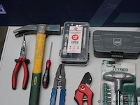 Klopboormachine - bosch - gsr 10,8-2-li set dopsleutels en bitjes - stalco - diverse maten set boorbits - stalco - x13 t-sleutel set - stalco lijmstrippen set kabelscharen slijpschijven - stanley - 125 mm - afbeelding 2 van  2