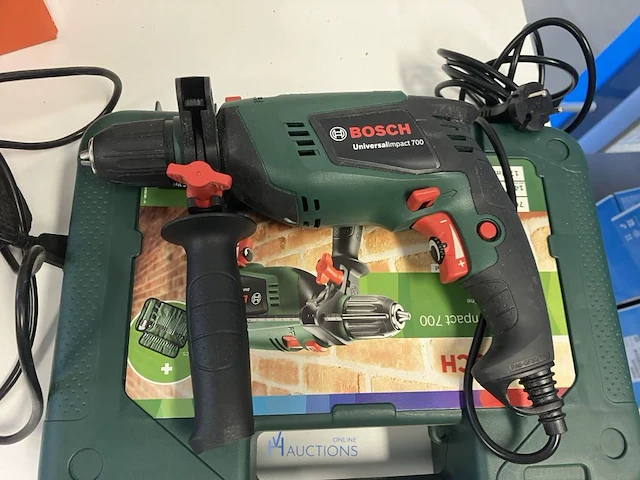 Klopboormachine bosch met schuurmachine black+decker - afbeelding 2 van  5