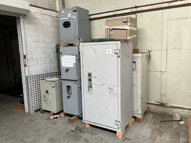 Kluis (8x) - afbeelding 1 van  13