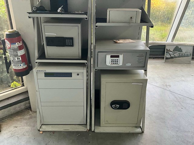 Kluis (8x) - afbeelding 1 van  15