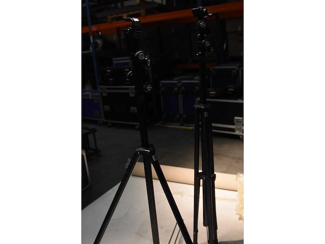 K&m - tripod light stand - various light equipment (3x) - afbeelding 1 van  1
