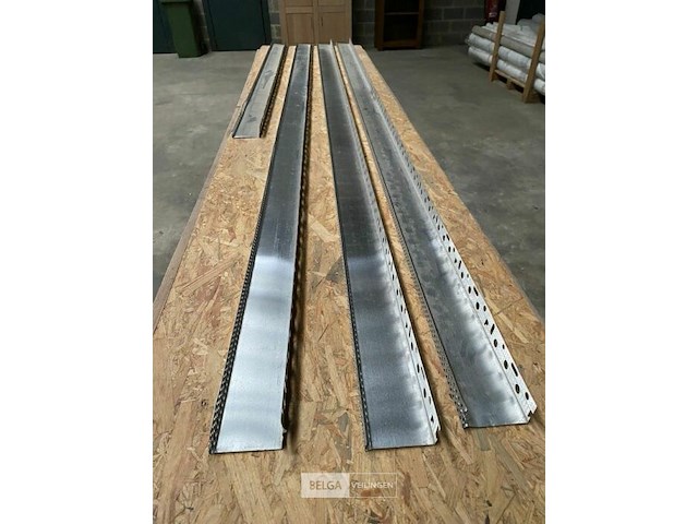 Knauf sokkelprofielen voor pleisterwerk alu. 80mm (3x) - afbeelding 1 van  2