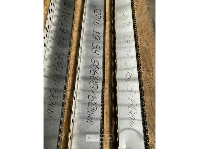 Knauf sokkelprofielen voor pleisterwerk alu. 80mm (3x) - afbeelding 2 van  2
