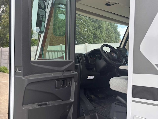 Knaus r12 autocaravane intégrale motorhome - afbeelding 18 van  50