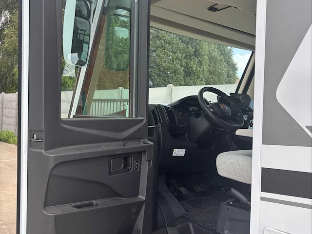 Knaus r12 autocaravane intégrale motorhome - afbeelding 18 van  50