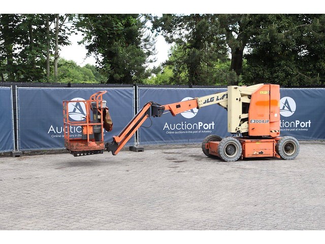Knikarmhoogwerker jlg f300a.jp elektrisch 11m 2014 - afbeelding 1 van  1