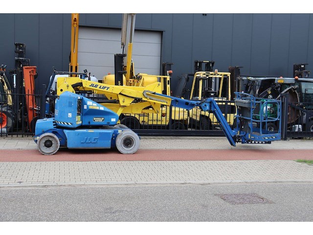 Knikarmhoogwerker jlg m400ajpn elektrisch+diesel 14.19m 2007 - afbeelding 1 van  1