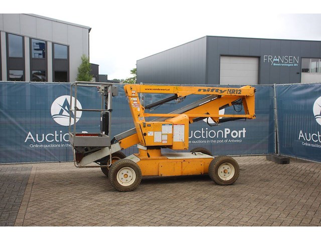 Knikarmhoogwerker nifty hr12ne elektrisch 200kg 12m 2012 - afbeelding 1 van  1