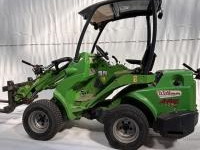 Kniklader : avant 528 minishovel