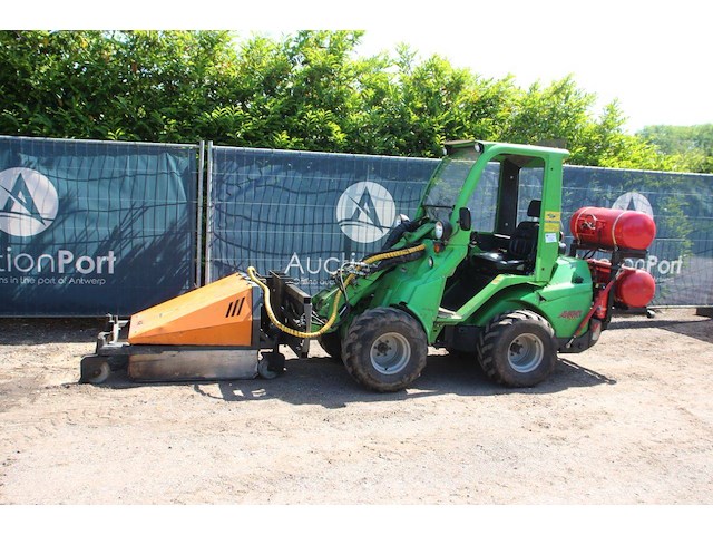 Kniklader avant m635 diesel 2010 met aanbouwdeel - afbeelding 1 van  1