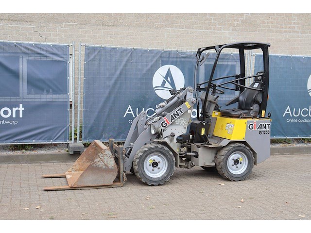 Kniklader giant d254sw diesel 16kw 2015 - afbeelding 1 van  1