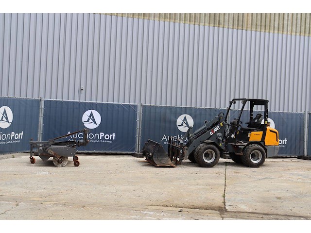 Kniklader giant v452t diesel 33kw 2011 - afbeelding 1 van  1