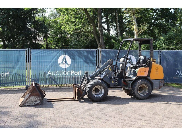 Kniklader giant v452t diesel 33kw - afbeelding 1 van  1